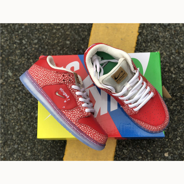 Stingwater X Nike SB Dunk Low Hellrot - EUR FASHION