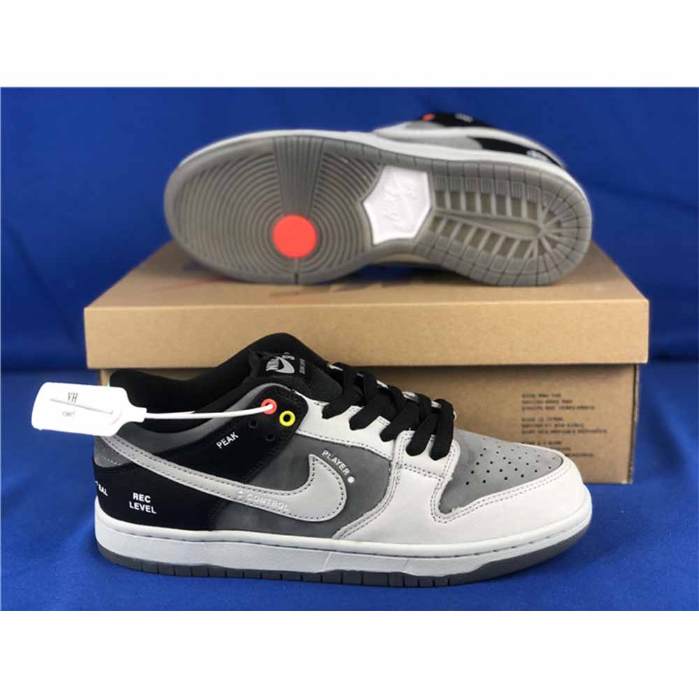 Nike SB Dunk Low „VX1000 Camcorder“ - EUR FASHION
