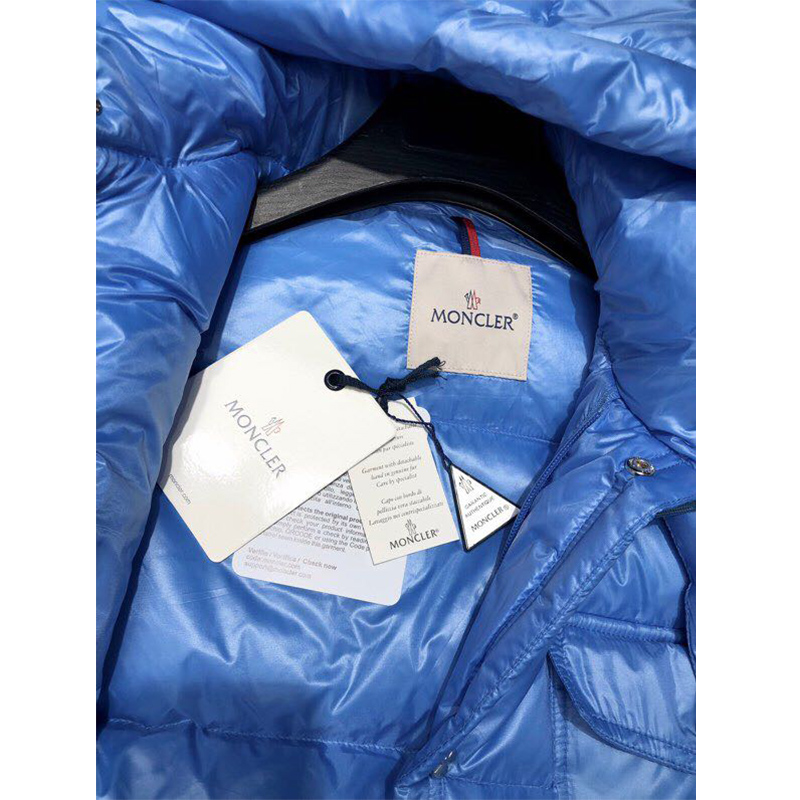 Moncler Lamentin Kurze Daunenjacke in Blau - EUR FASHION