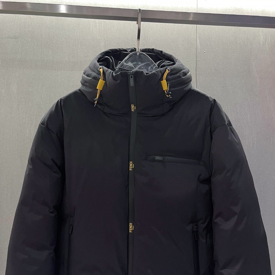 Jacke aus schwarzem Tech-Stoff von Fendi - EUR FASHION