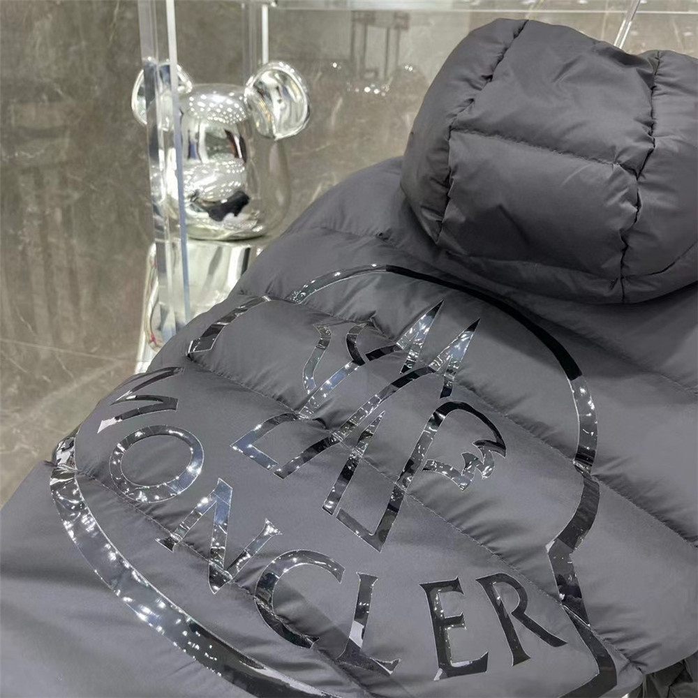 Moncler Daunenjacke mit Kapuze - EUR FASHION