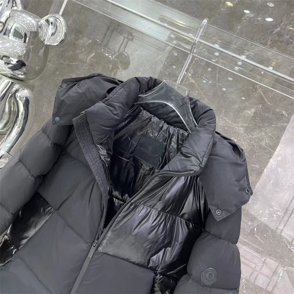 Moncler Daunenjacke mit Kapuze - EUR FASHION