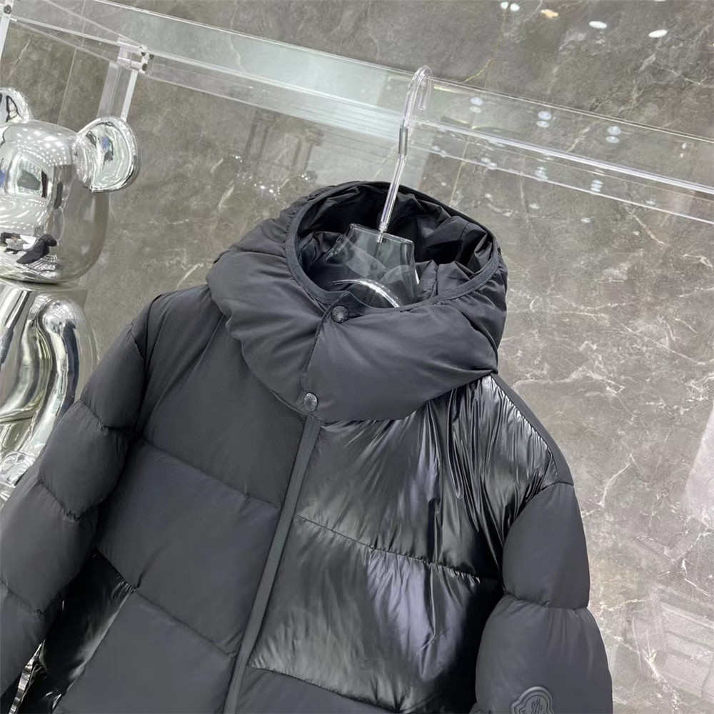 Moncler Daunenjacke mit Kapuze - EUR FASHION