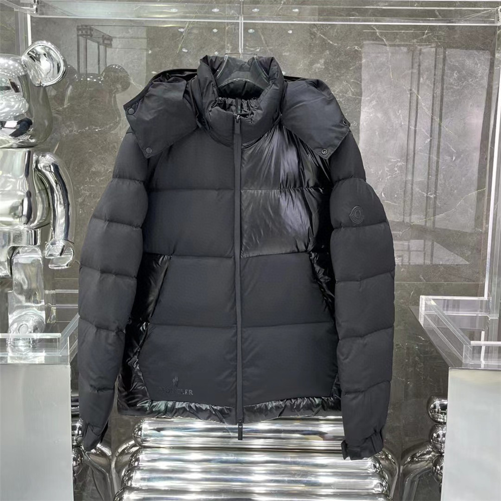 Moncler Daunenjacke mit Kapuze - EUR FASHION