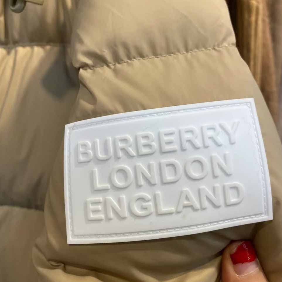 Burberry-Logo-Druck-Daunenjacke - EUR FASHION