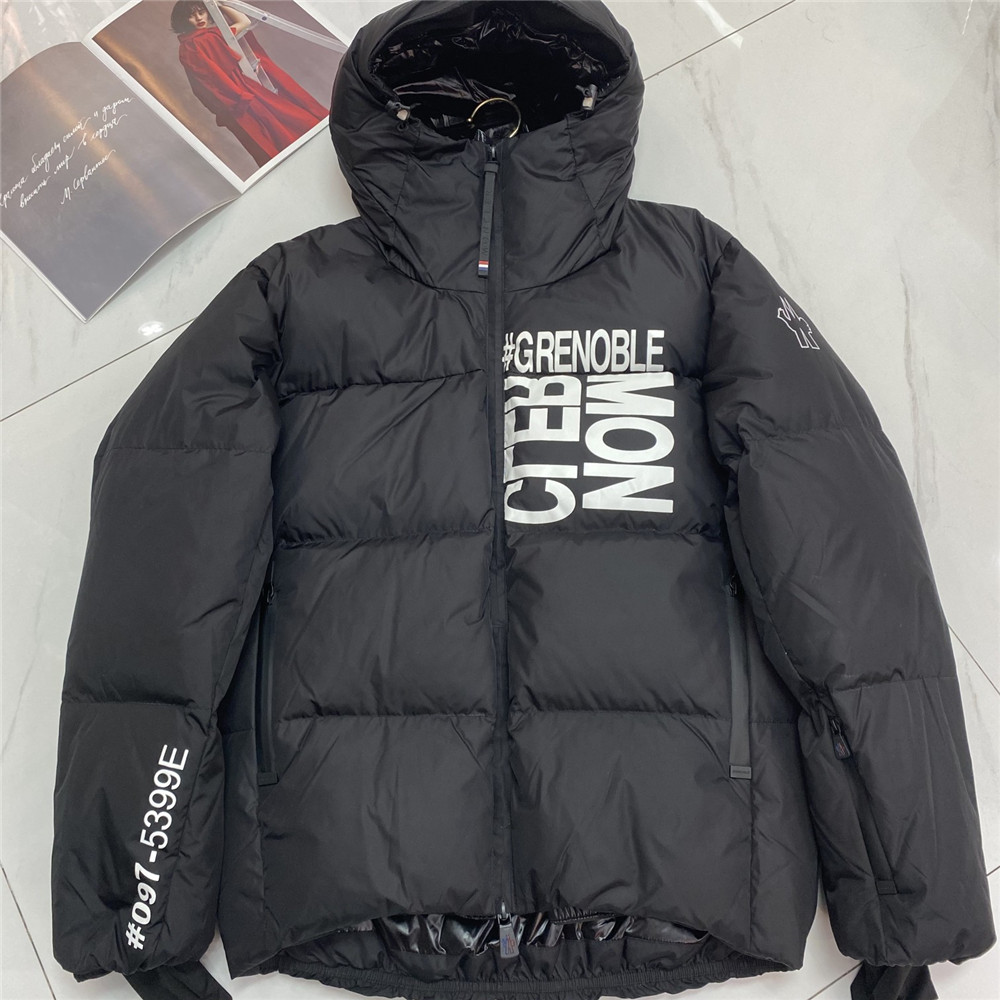 Moncler Grenoble Daunenjacke in Schwarz - EUR FASHION