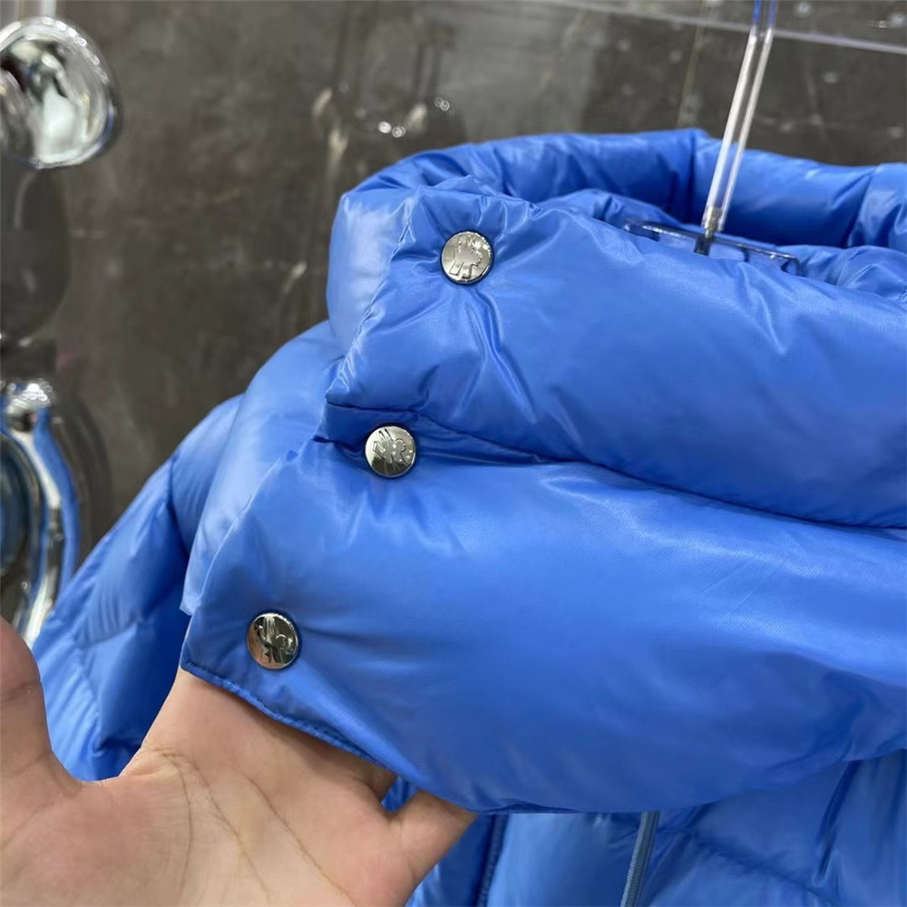 Moncler Lamentin Kurze Daunenjacke in Blau - EUR FASHION