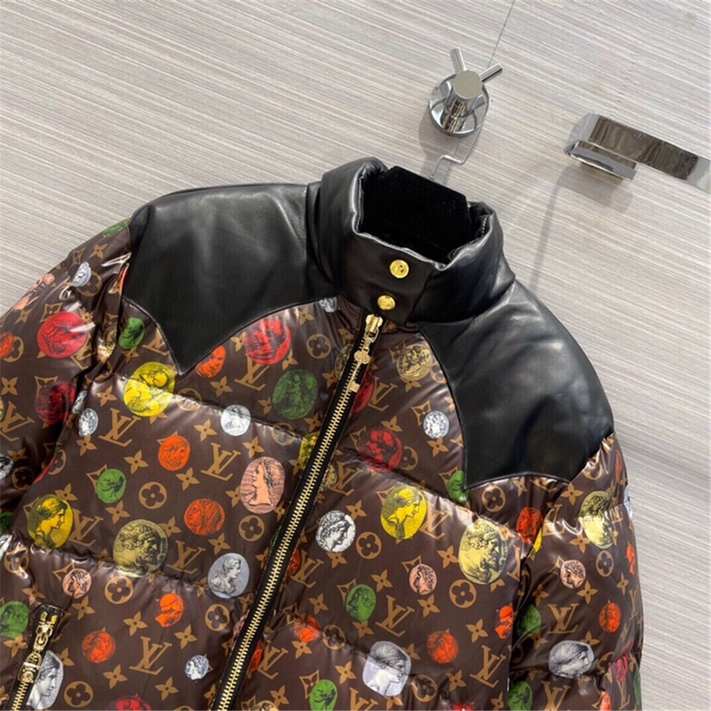 Kurze Daunenjacke aus Leder mit Louis Vuitton-Monogramm - EUR FASHION