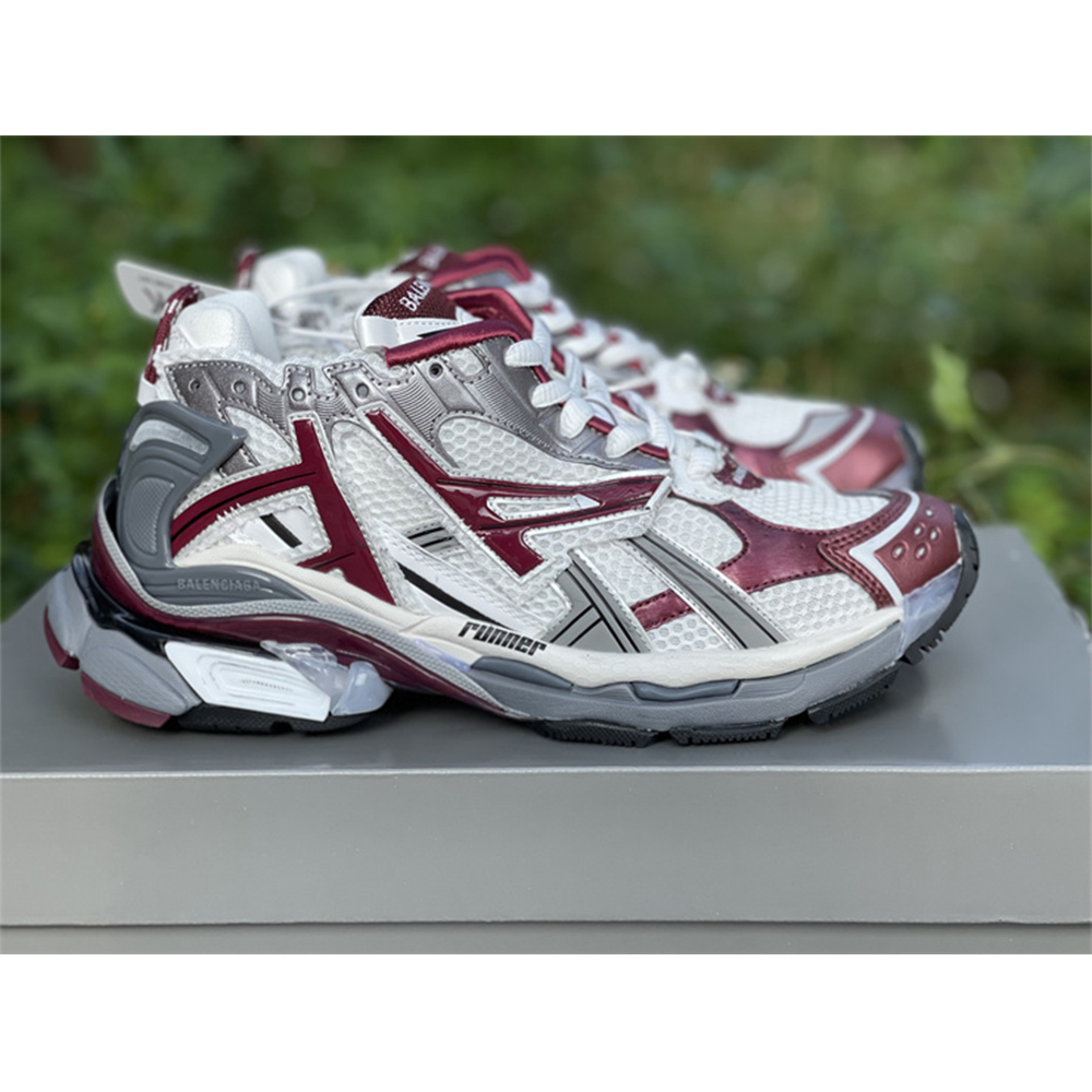 Balenciaga Runner Sneaker in Burgund - EUR FASHION