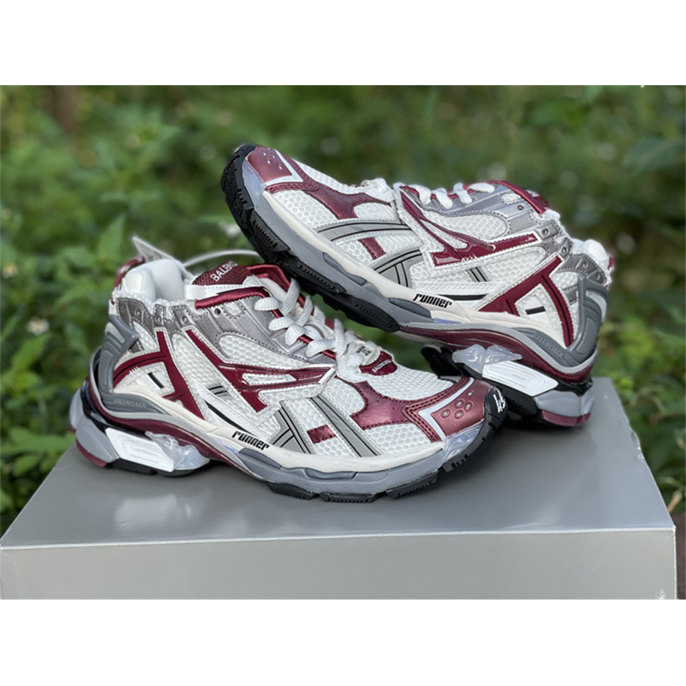 Balenciaga Runner Sneaker in Burgund - EUR FASHION