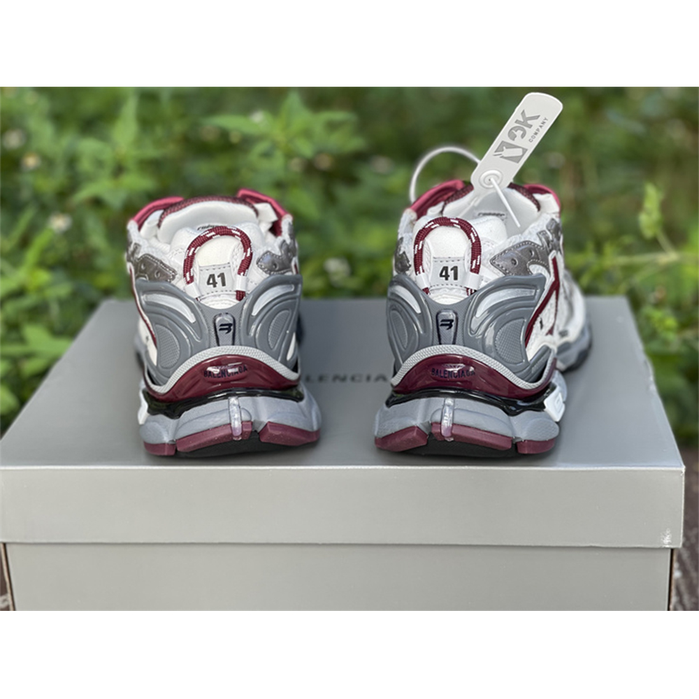 Balenciaga Runner Sneaker in Burgund - EUR FASHION