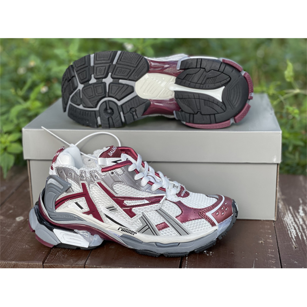 Balenciaga Runner Sneaker in Burgund - EUR FASHION