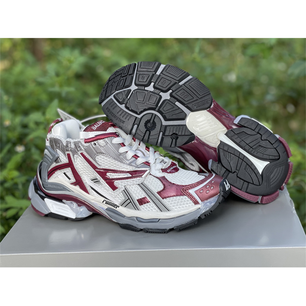 Balenciaga Runner Sneaker in Burgund - EUR FASHION