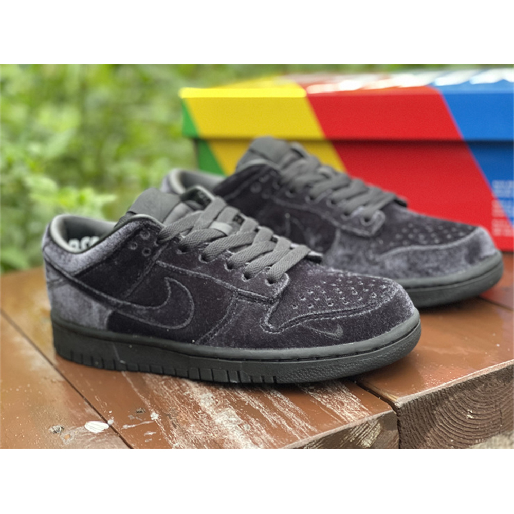 Dover Street Market X Nike Dunk Low „Triple Black“ - EUR FASHION