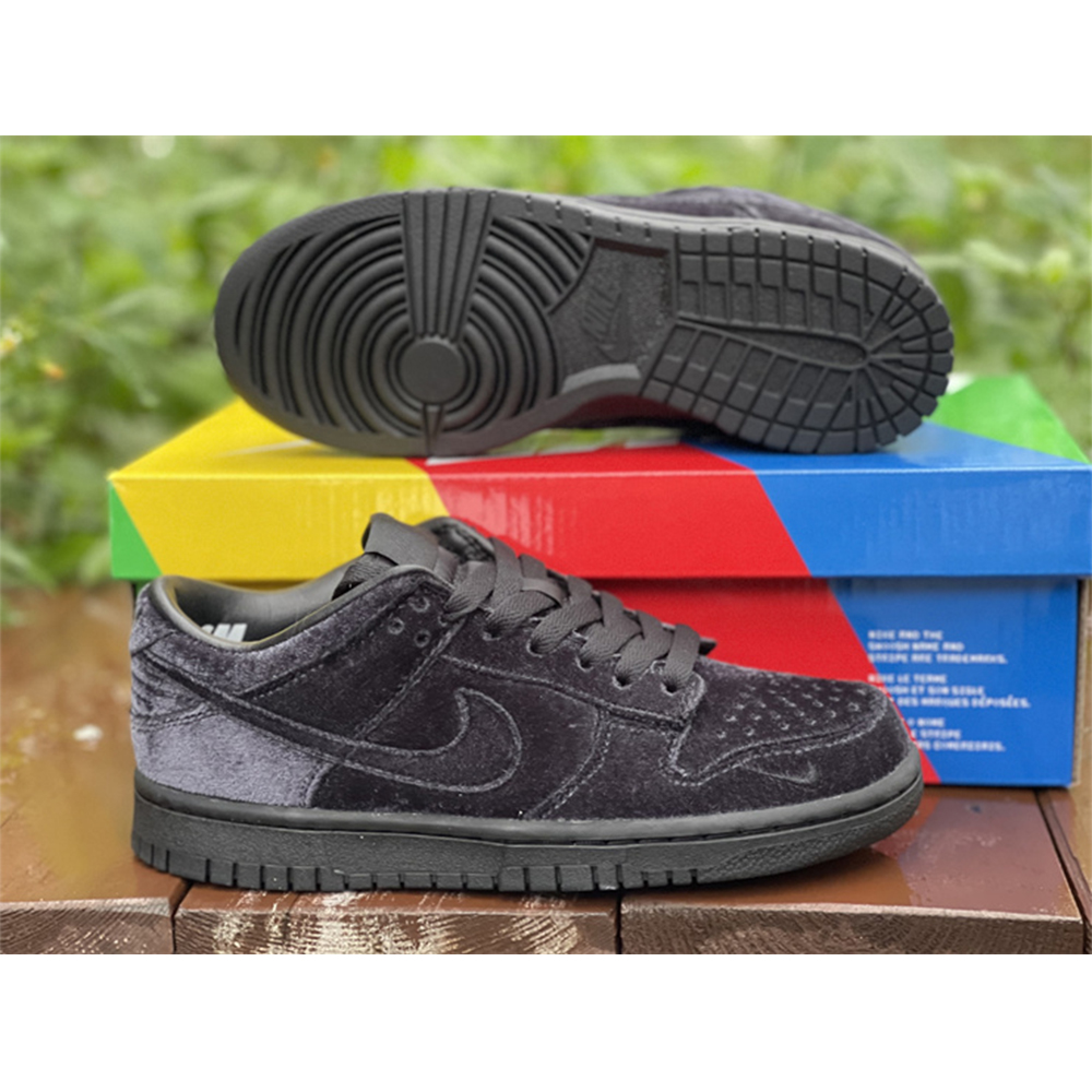Dover Street Market X Nike Dunk Low „Triple Black“ - EUR FASHION