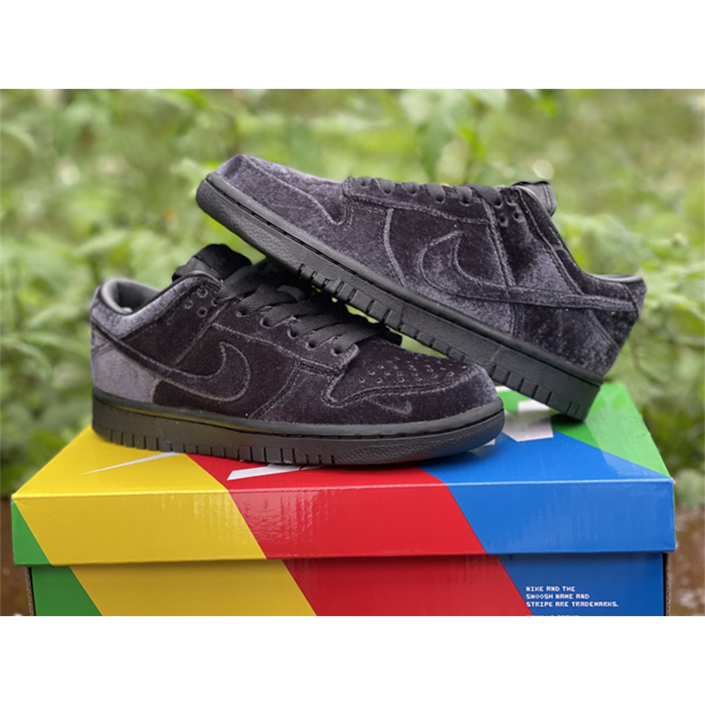 Dover Street Market X Nike Dunk Low „Triple Black“ - EUR FASHION