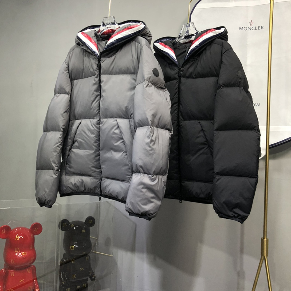 Moncler kurze Daunenjacke - EUR FASHION