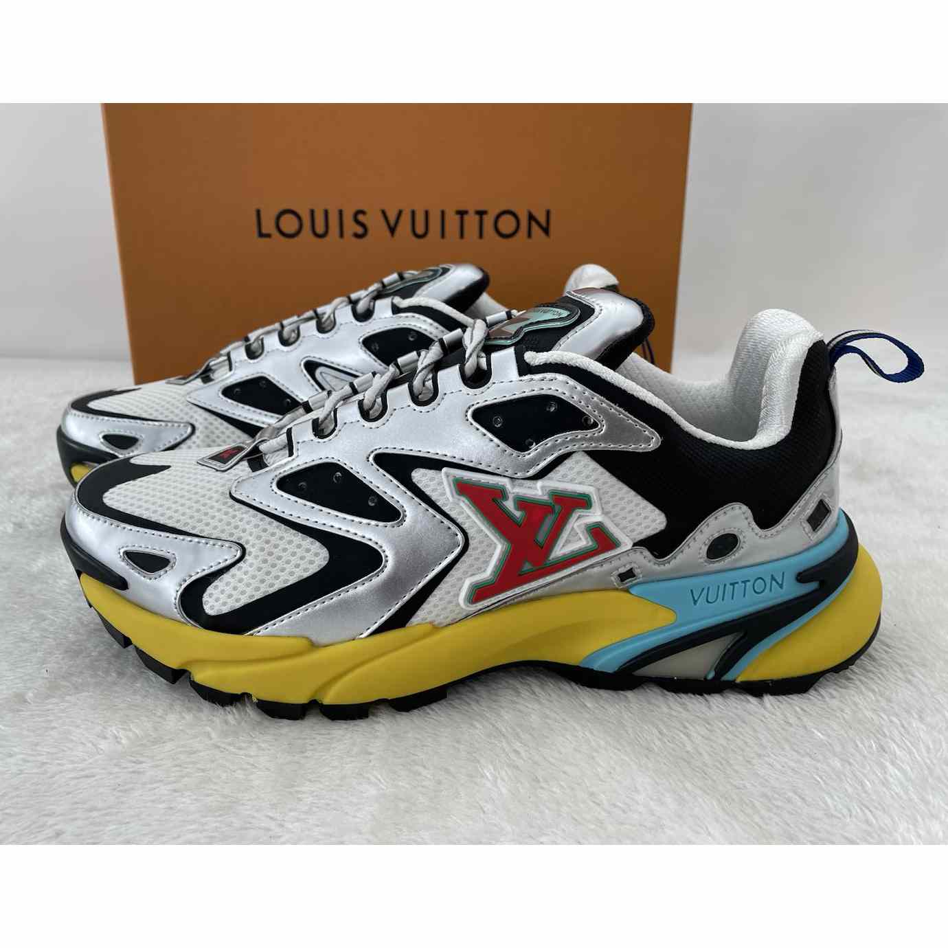 Louis Vuitton Runner Tatic Sneaker (in britischer Größe) - EUR FASHION