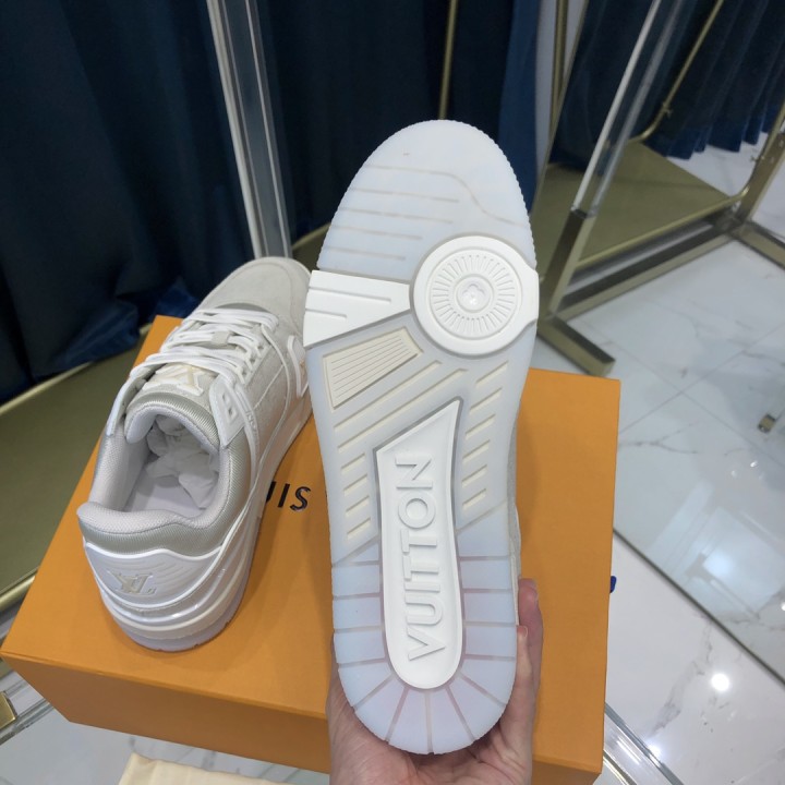 Louis Vuitton Trainer-Sneaker in Beige (nach britischer Größe) - EUR FASHION