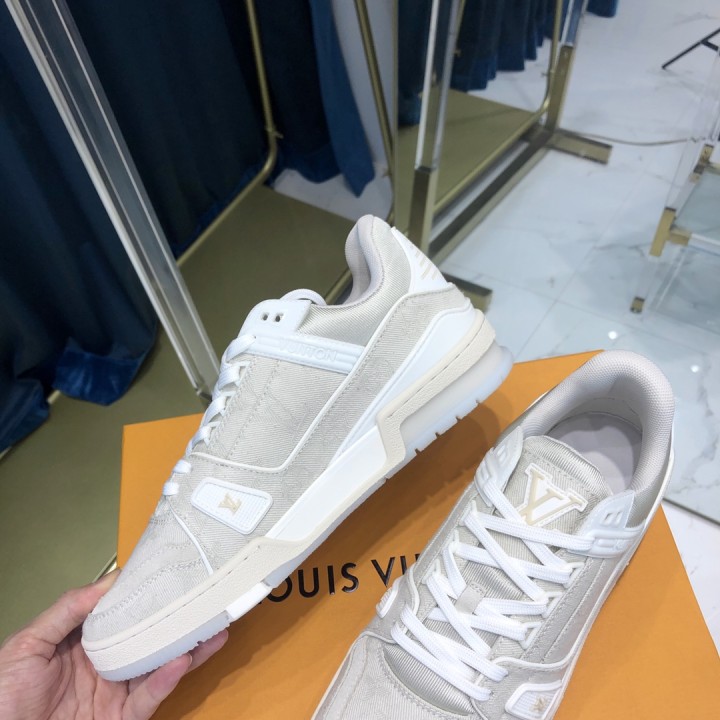 Louis Vuitton Trainer-Sneaker in Beige (nach britischer Größe) - EUR FASHION