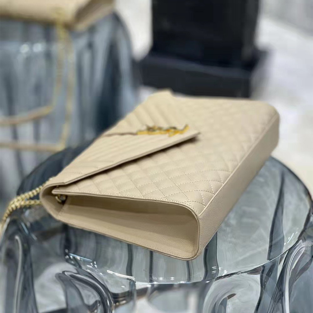 Große Saint Laurent Envelope-Tasche aus geprägtem Matelasse-Leder mit Grain-de-Poudre-Prägung - EUR FASHION