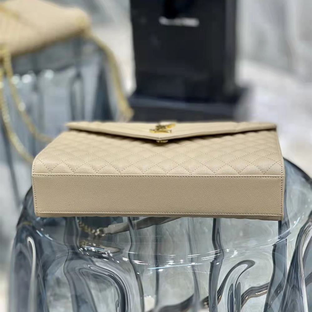 Große Saint Laurent Envelope-Tasche aus geprägtem Matelasse-Leder mit Grain-de-Poudre-Prägung - EUR FASHION