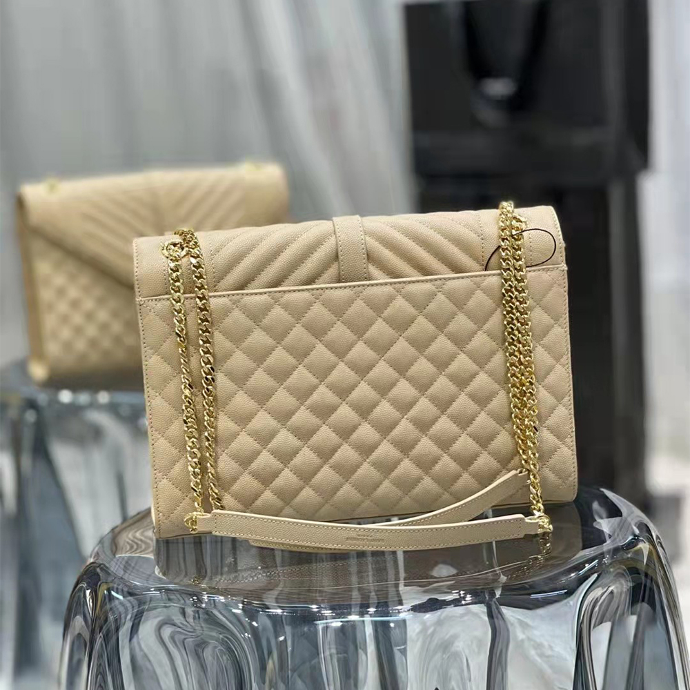 Große Saint Laurent Envelope-Tasche aus geprägtem Matelasse-Leder mit Grain-de-Poudre-Prägung - EUR FASHION