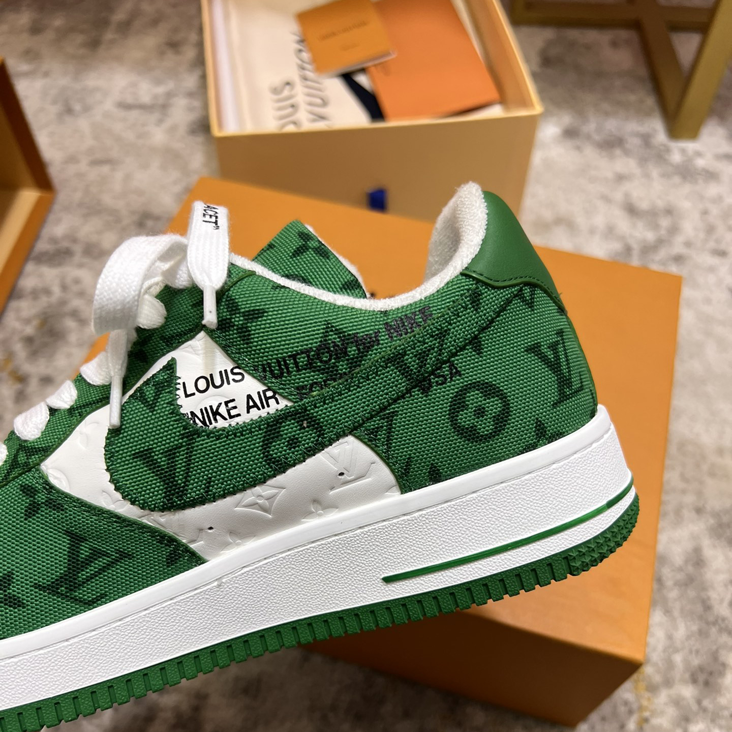 Louis Vuitton X Nike Air Force 1 Sneaker in Grün - EUR FASHION