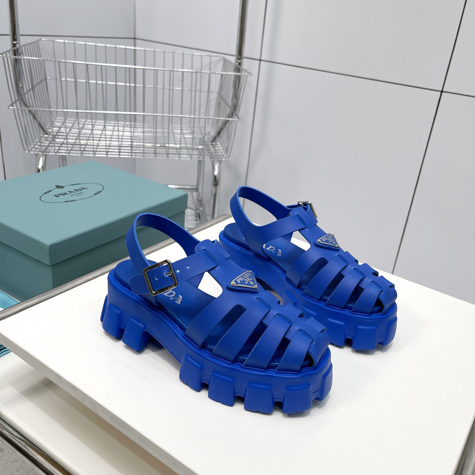 Prada-Schaumgummi-Sandalen in Blau - EUR FASHION