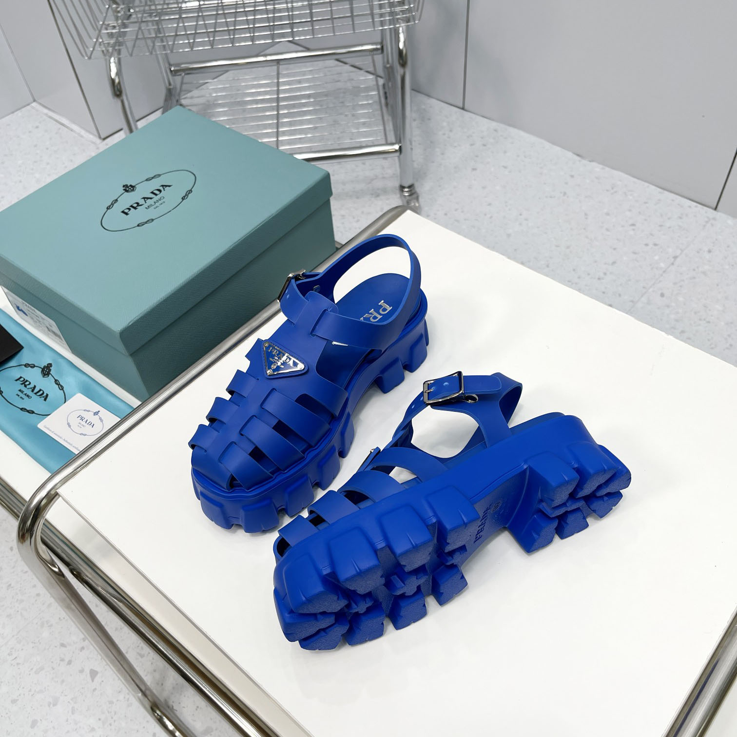 Prada-Schaumgummi-Sandalen in Blau - EUR FASHION