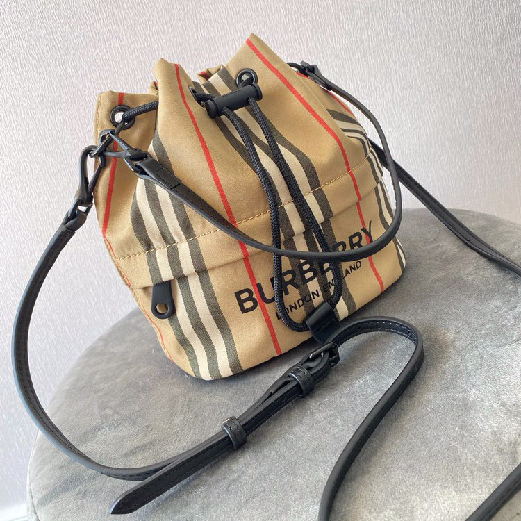 Burberry Umhängetasche (Größe 18*19,5*14cm) - EUR FASHION