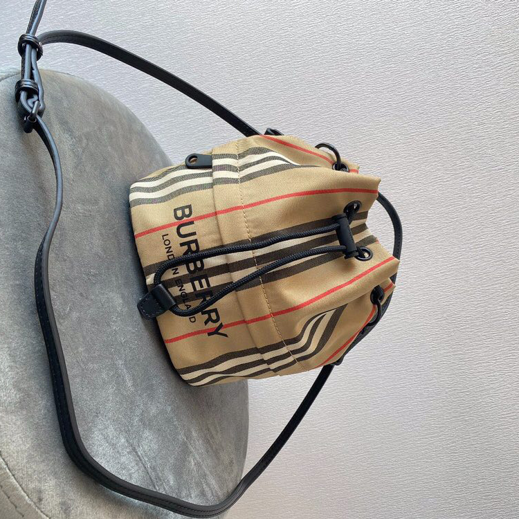 Burberry Umhängetasche (Größe 18*19,5*14cm) - EUR FASHION