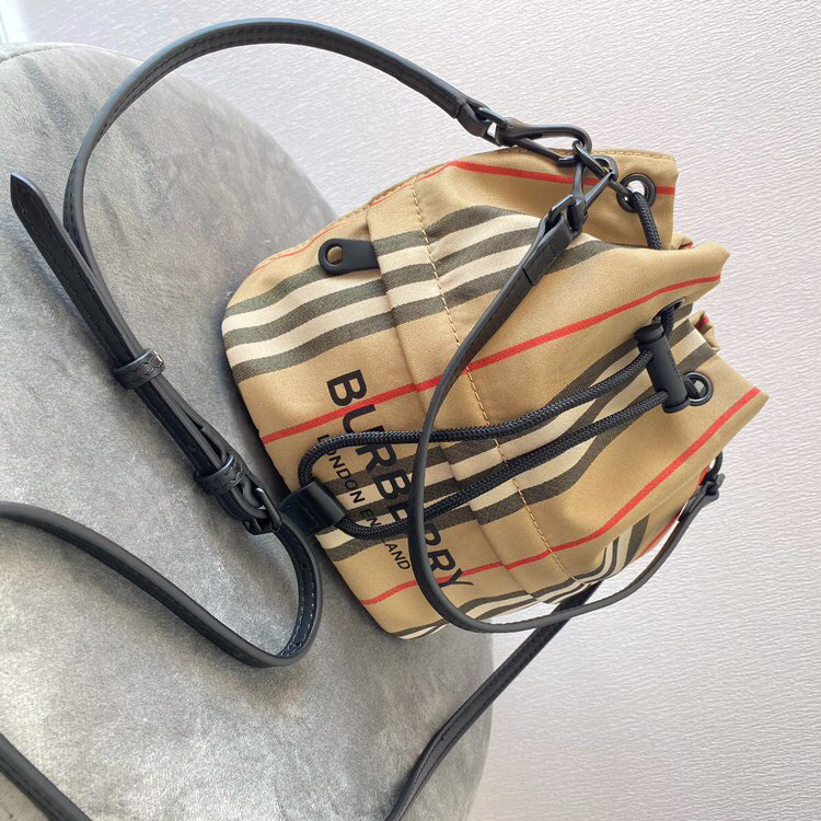 Burberry Umhängetasche (Größe 18*19,5*14cm) - EUR FASHION