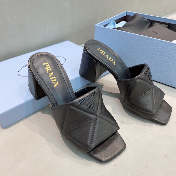 Prada-Sandalen aus gestepptem Nappaleder mit Absatz - EUR FASHION