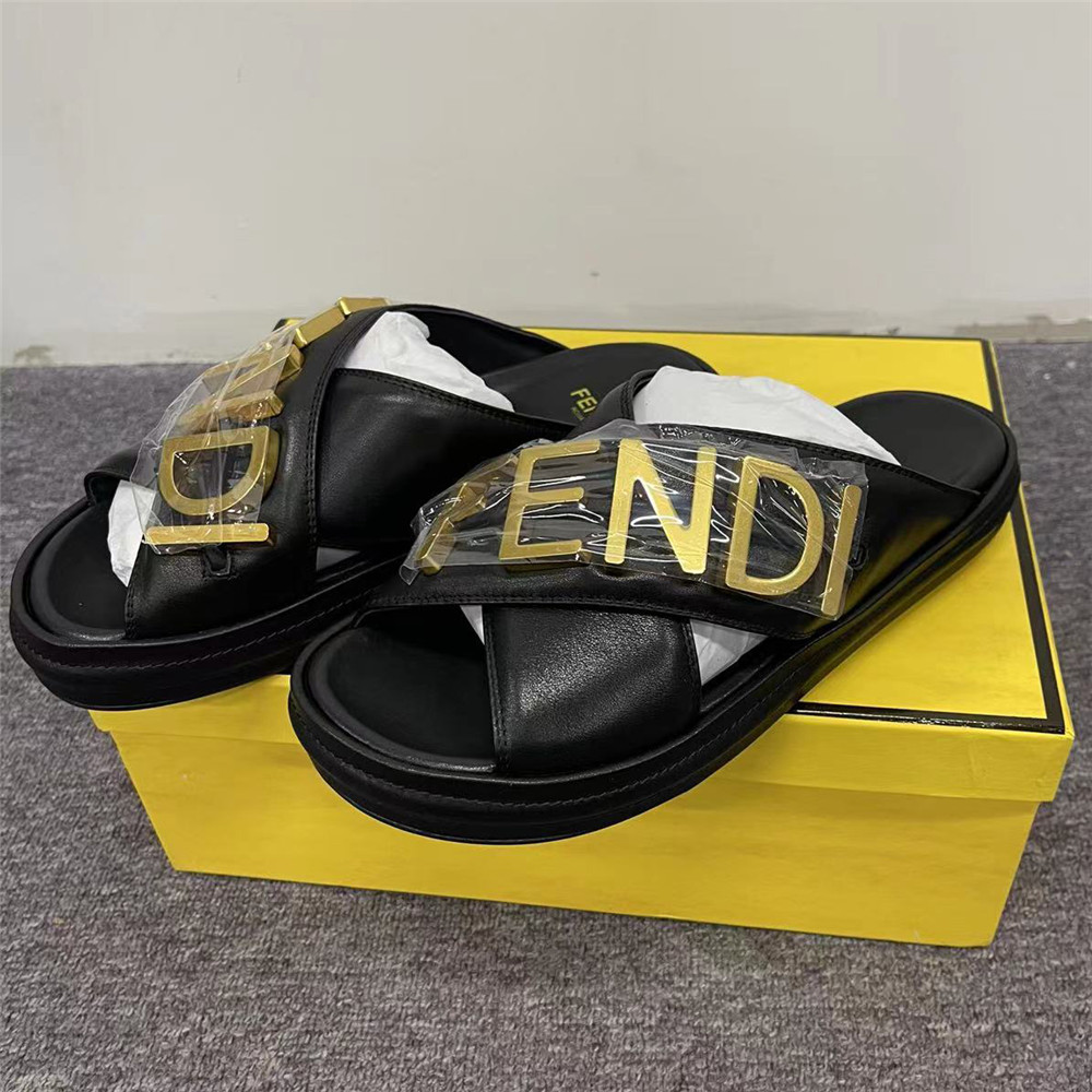 Fendi Graphy Pantoletten aus schwarzem Leder - EUR FASHION