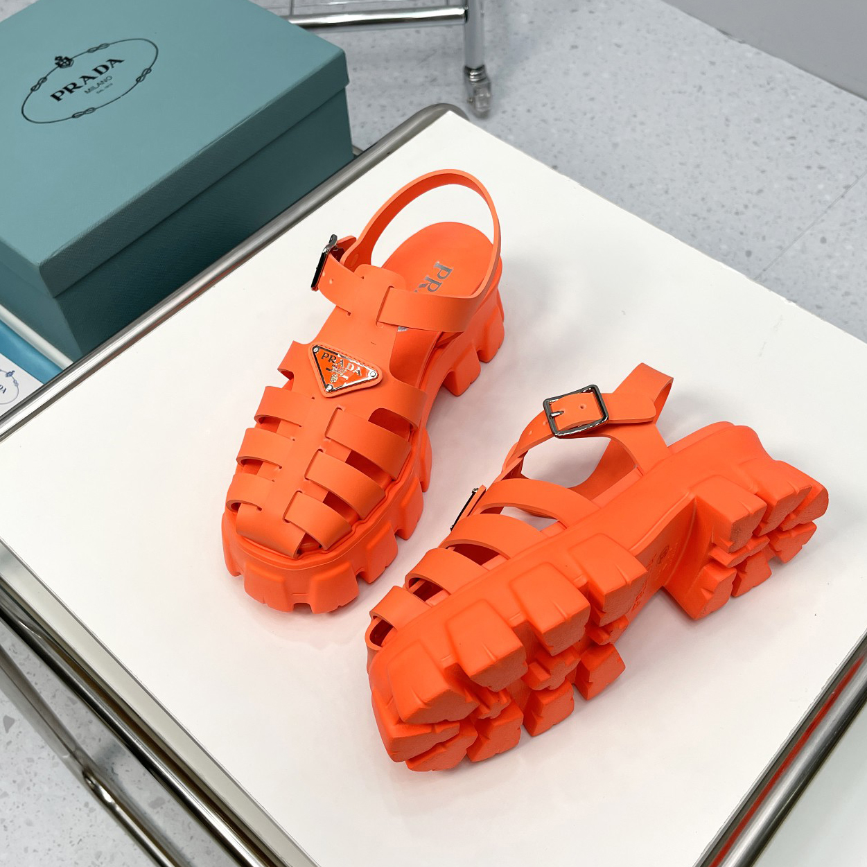 Prada-Schaumgummi-Sandalen in Orange - EUR FASHION