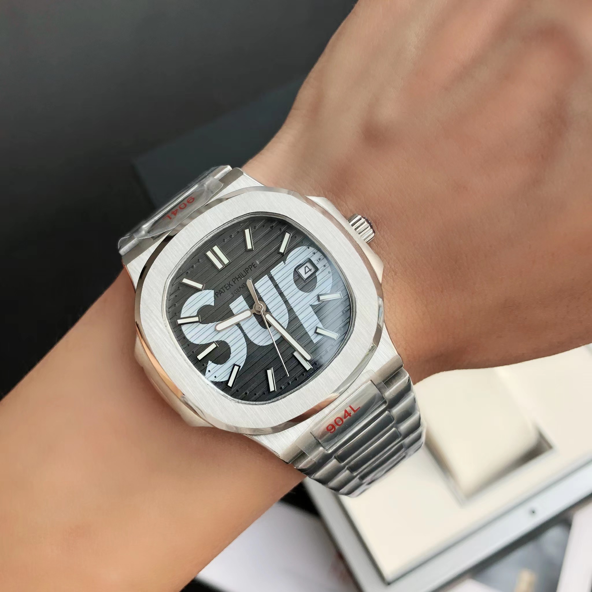 Patek Philipps Sa X Supreme Uhr - EUR FASHION