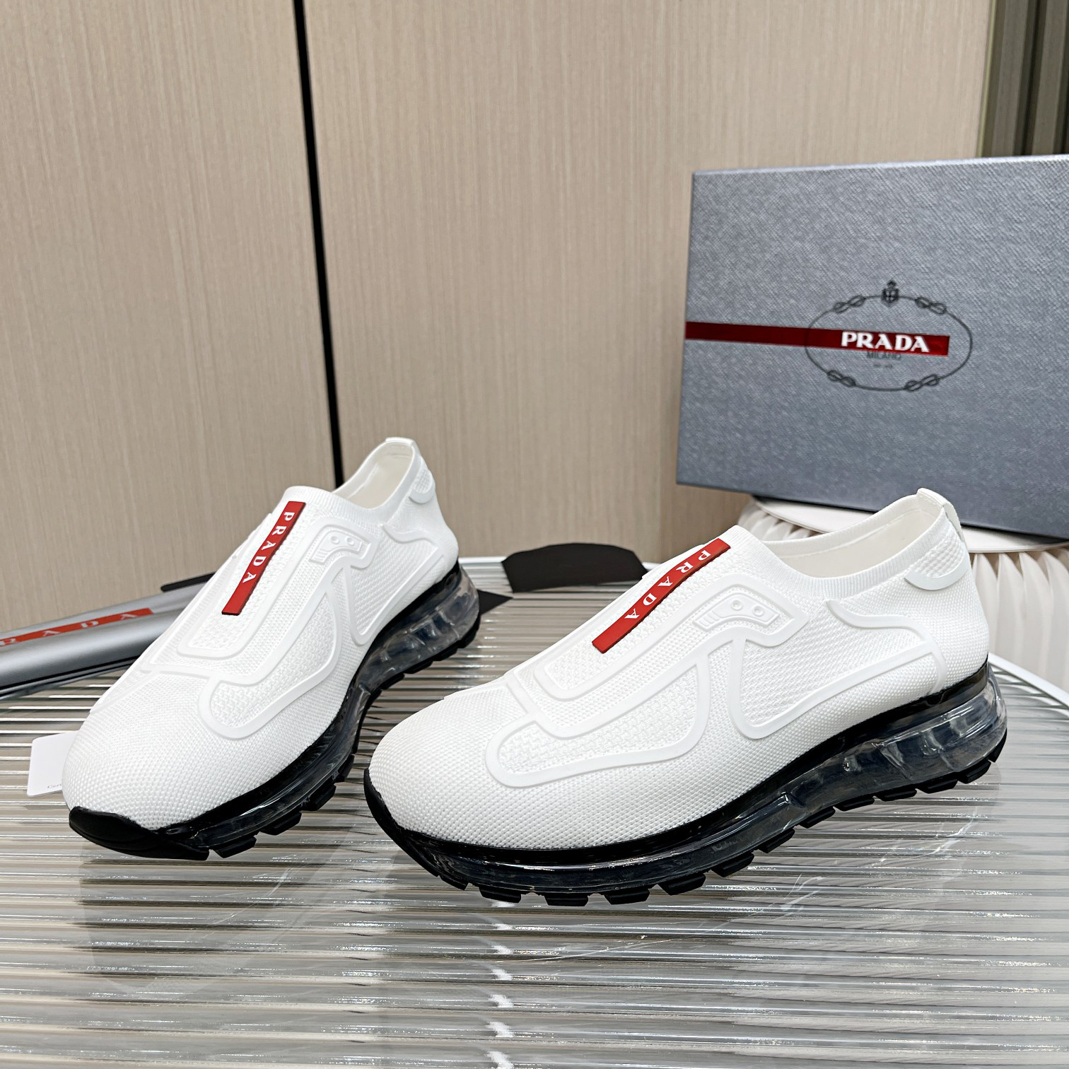 Prada-Logo-Sneaker in Weiß - EUR FASHION