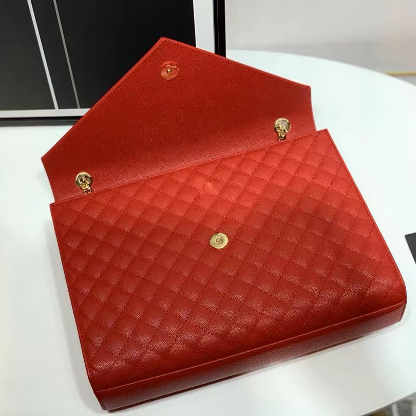 Große Saint Laurent Envelope-Tasche aus geprägtem Matelasse-Leder mit Grain-de-Poudre-Prägung - EUR FASHION