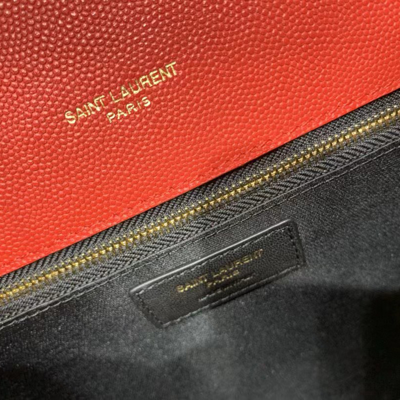 Große Saint Laurent Envelope-Tasche aus geprägtem Matelasse-Leder mit Grain-de-Poudre-Prägung - EUR FASHION
