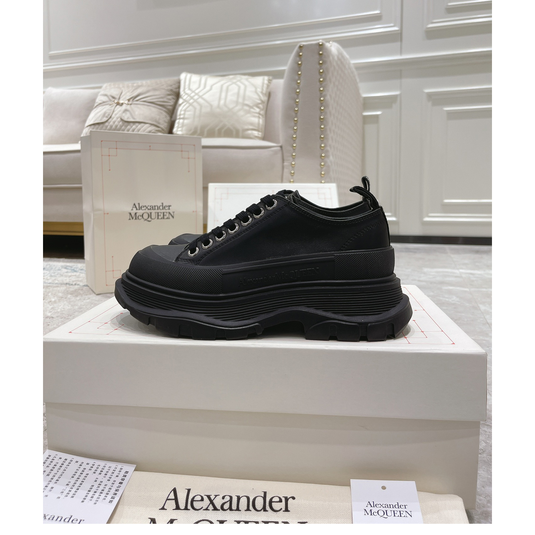 Alexander Mqueen Tread Slick Plateau Low Sneakers - EUR FASHION