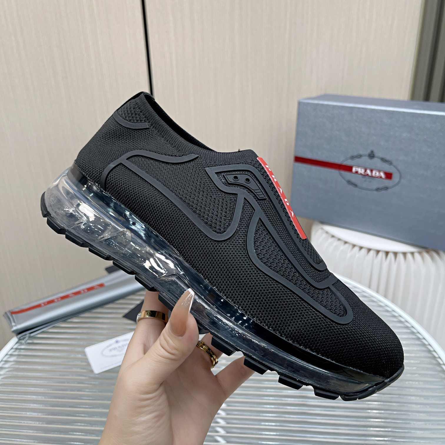 Prada-Logo-Sneaker in Schwarz - EUR FASHION