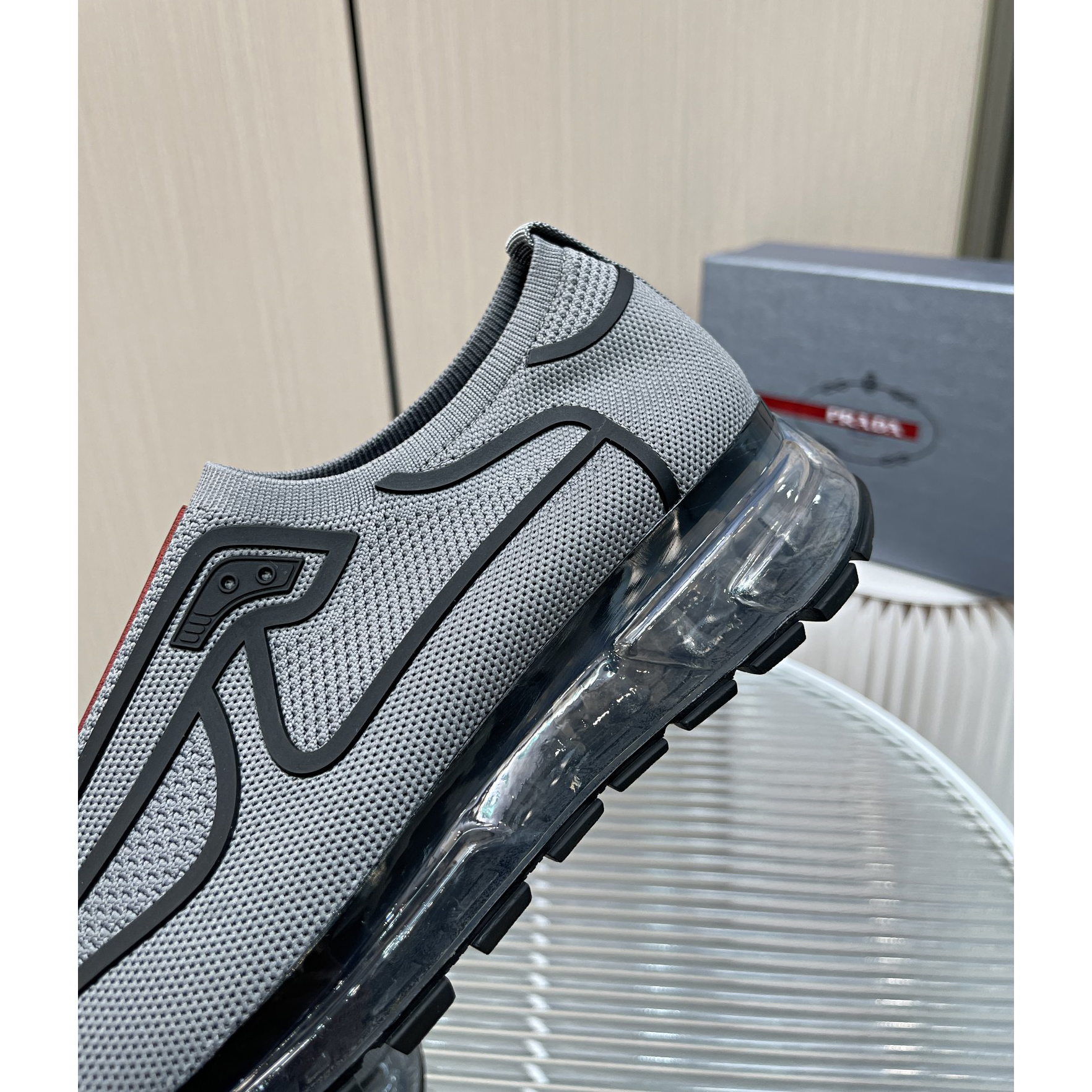 Prada-Logo-Sneaker in Grau - EUR FASHION