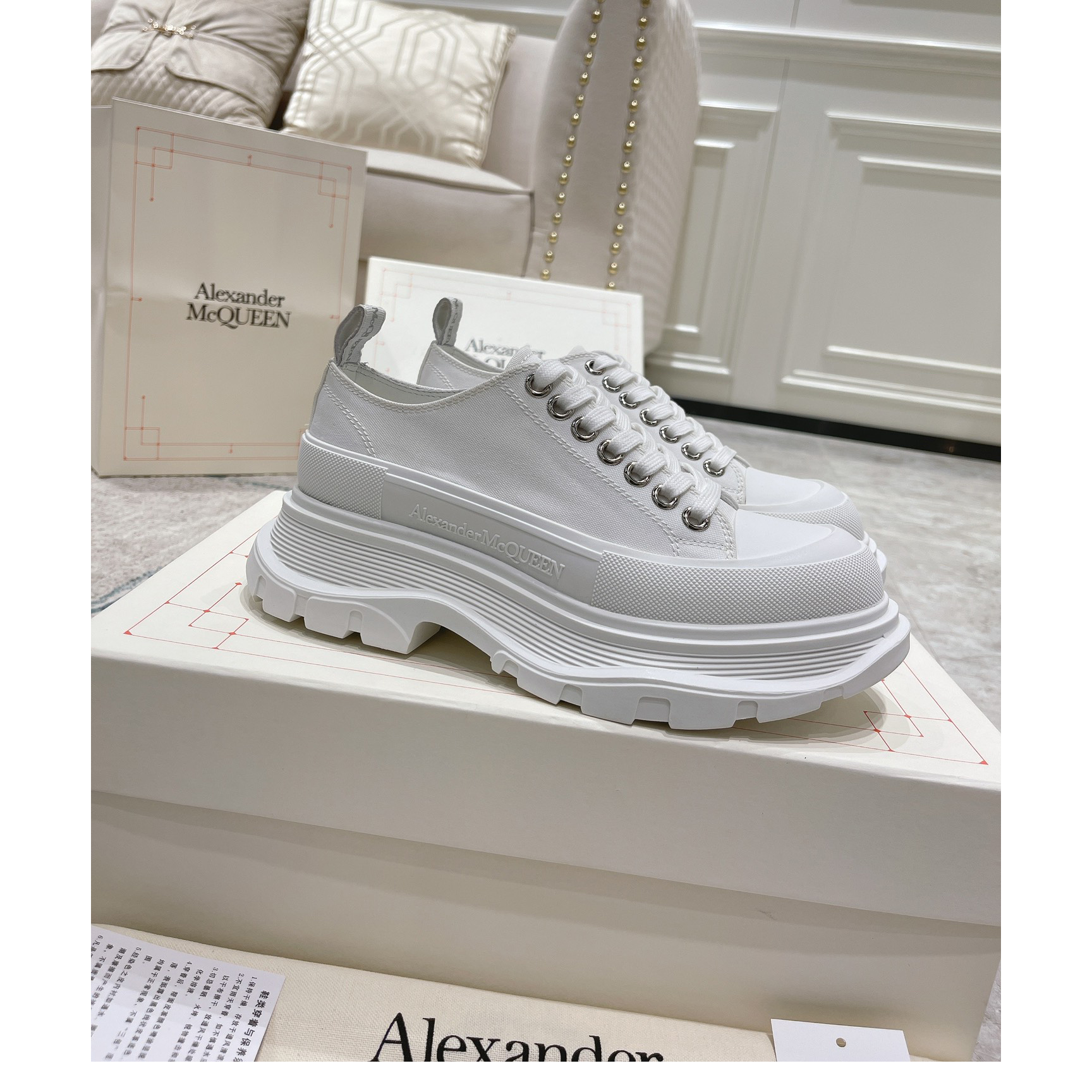 Alexander Mqueen Tread Slick Plateau Low Sneakers - EUR FASHION