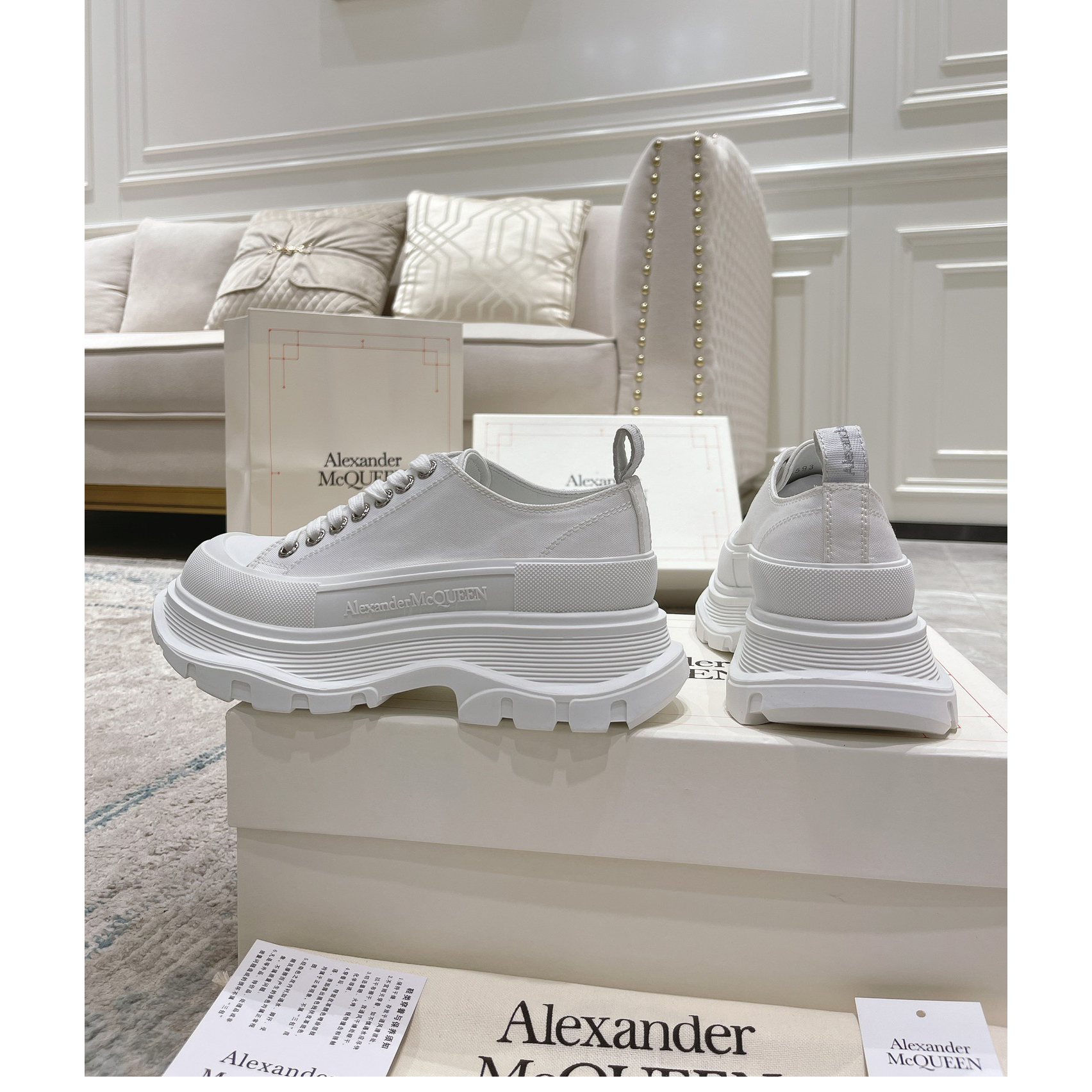 Alexander Mqueen Tread Slick Plateau Low Sneakers - EUR FASHION