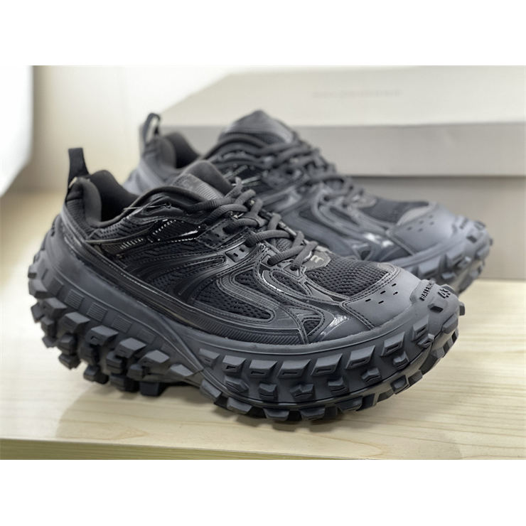 Balenciaga Herren Defender Sneaker in Schwarz - EUR FASHION