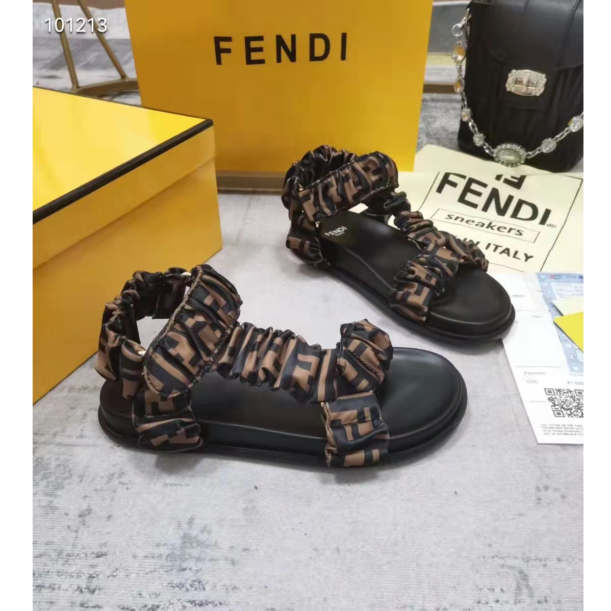 Flache Damensandale mit FF-Print von Fendi - EUR FASHION