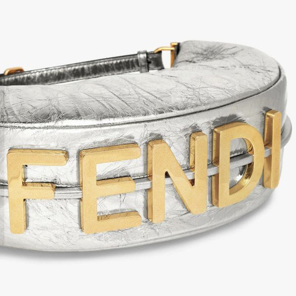 Fendi Graphy Kleine weiße Ledertasche (5–16,5–14 cm) - EUR FASHION