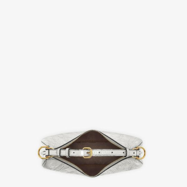 Fendi Graphy Kleine weiße Ledertasche (5–16,5–14 cm) - EUR FASHION