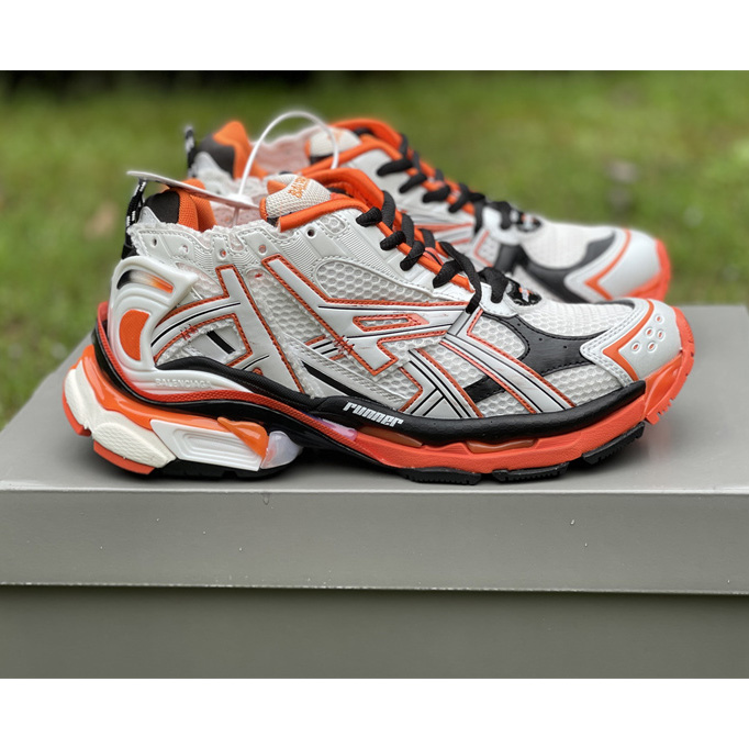 Balenciaga Runner-Sneaker „Weiß-Schwarz-Orange“. - EUR FASHION